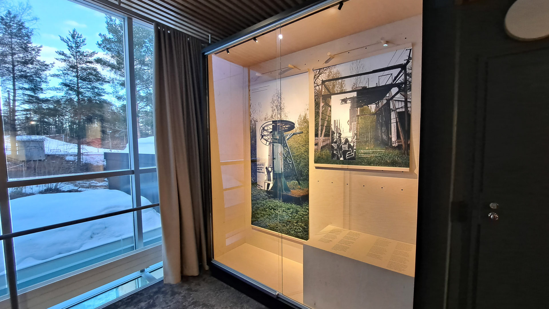 We built showcases to first celebrate the 100th year anniversary of the Lahti Ski Club and then be used for later exhibitions in the future.